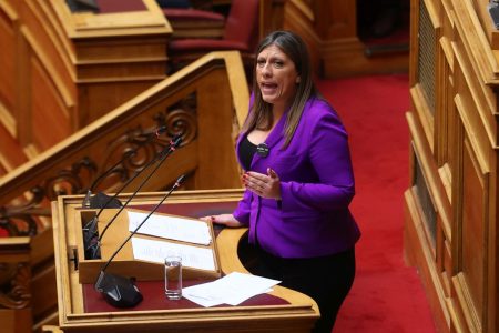 Τέμπη: Καταγγελία Κωνσταντοπούλου για αποκλεισμό συγγενών θυμάτων στη Βουλή