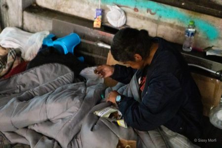 Από το Κολωνάκι στον δρόμο – Δραματικές ιστορίες αστέγων στην Αθήνα