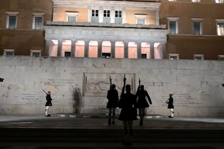 Άγνωστος Στρατιώτης: Σε τρίτον η ανάθεση της καθαριότητας