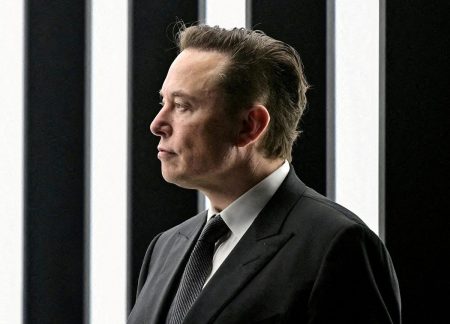 Ίλον Μασκ: «Παρακαλάει» τους επενδυτές για την αμοιβή του ενός τρισ. δολαρίων