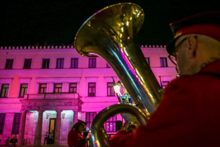 Στα ροζ για τον καρκίνο του μαστού το Δημαρχείο