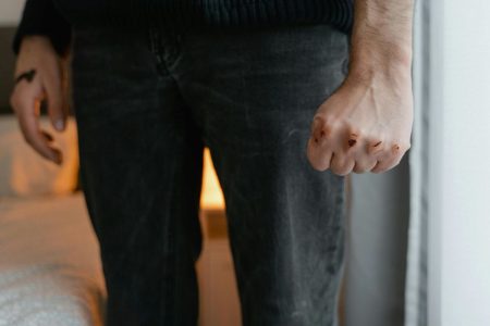 Κορωπί: «Ο μπαμπάς έδειρε τη μαμά» – Δεν έπεισε το «θέατρο» του 50χρονου