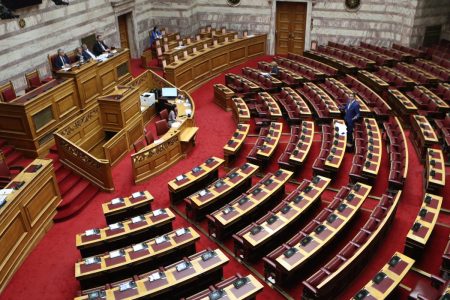 Η χώρα πλέει αδιακυβέρνητη