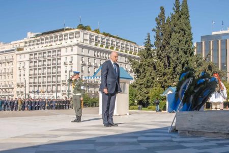 Διχάζει τη ΝΔ η «ανταρσία» Δένδια