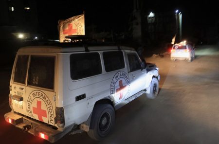 Το Ισραήλ παρέλαβε από τον Ερυθρό Σταυρό τη σορό ενός ομήρου από τη Γάζα