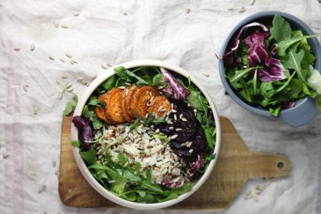 3 σαλάτες-γεύματα με τα πολύχρωμα λαχανικά του φθινοπώρου