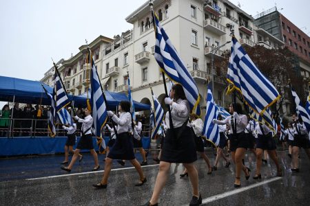 28η Οκτωβρίου: Με τι καιρό θα γίνουν οι παρελάσεις σε 7 πόλεις – Πού θα βρέξει