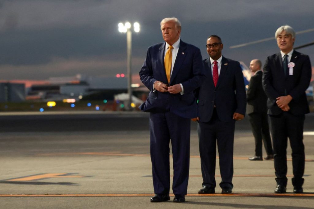 Ο Τραμπ στην Ιαπωνία – Προβλέπει συμφωνία με Κίνα την Πέμπτη