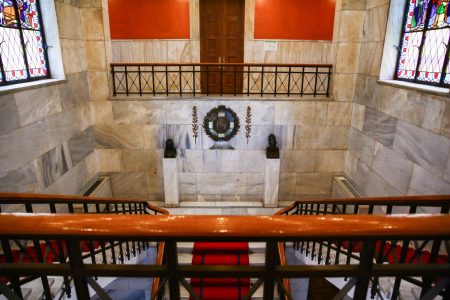 Ο Δήμος Αθηναίων διαμαρτύρεται: «Η κυβέρνηση μάς κάνει πόλεμο»