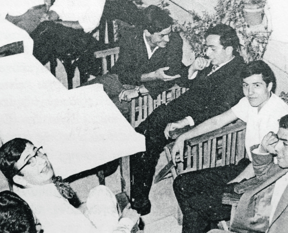 Το φουλάρι και η γραβάτα