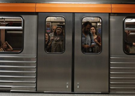 Τι συμβαίνει με τα ΜΜΜ της Αθήνας – Γιατί το μετρό έγινε λεωφορείο σε ώρα αιχμής