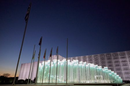 5 το πρωί: Το νέο «πρόσωπο» του Πενταγώνου – Το θανατηφόρο πέρασμα του τυφώνα – Το μήνυμα της Ολλανδίας