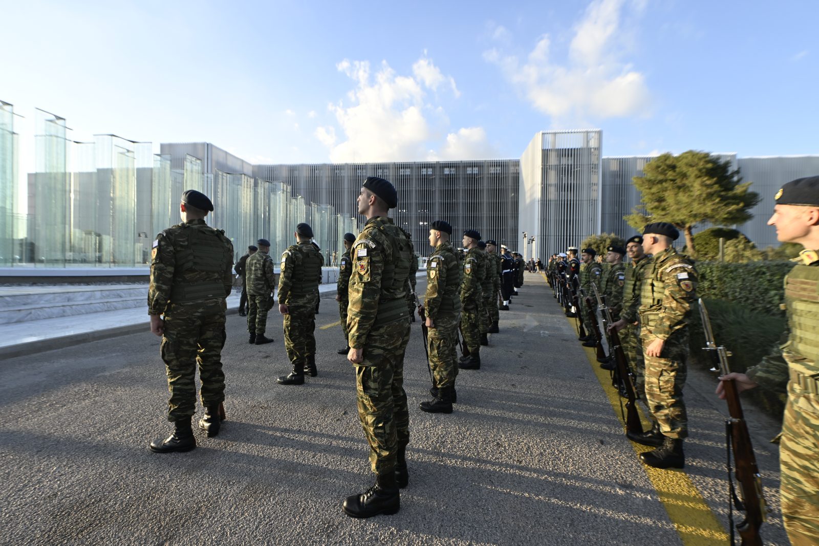 Live η εκδήλωση για τα εγκαίνια της νέας πρόσοψης στο Πεντάγωνο με Μητσοτάκη και Δένδια Live η εκδήλωση για τα εγκαίνια της νέας πρόσοψης στο Πεντάγωνο με Μητσοτάκη και Δένδια