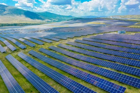 HELLENiQ ENERGY: Η στρατηγική της χαράζει τον δρόμο της ενεργειακής μετάβασης στην Ελλάδα