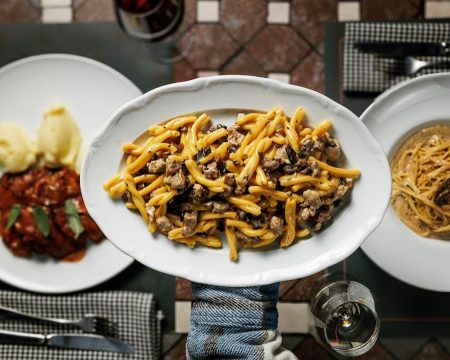 Απολαμβάνουμε ιταλικά πιάτα στις αυθεντικές τρατορίες της Αττικής