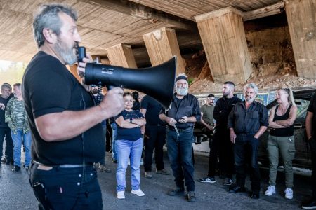 Κλιμακώνουν τις κινητοποιήσεις τους οι αγρότες και οι κτηνοτρόφοι στην Κρήτη