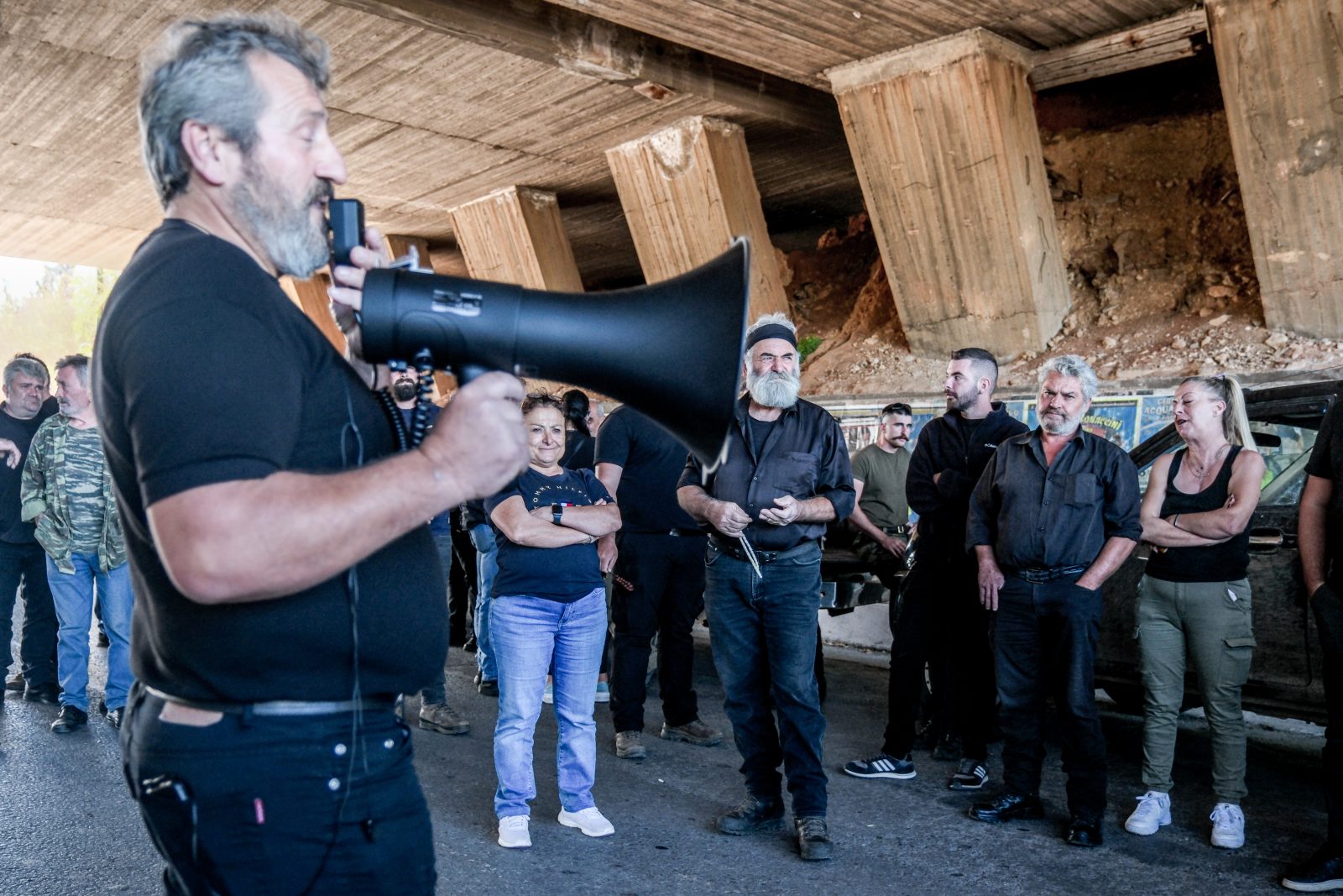 Κλιμακώνουν τις κινητοποιήσεις τους οι αγρότες και οι κτηνοτρόφοι στην Κρήτη