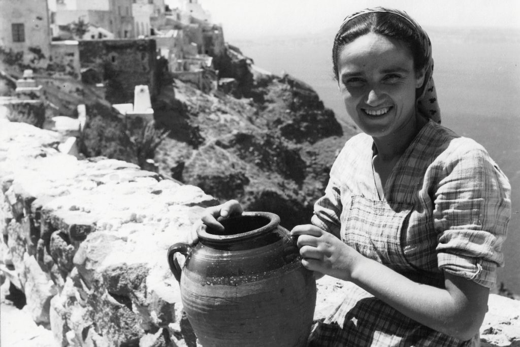 Μια «άγνωστη» Σαντορίνη- Η συνάντηση δύο κόσμων και ο Αντενάουερ στον φακό του Χαρισιάδη