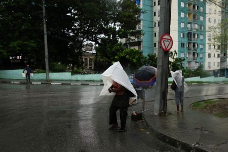 Τυφώνας Μελίσσα: Έφτασε στην Κούβα, τρέχει με 195χλμ την ώρα