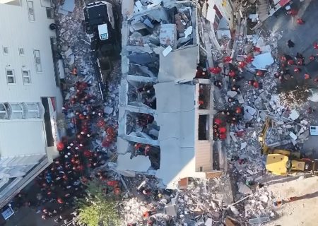 Κατάρρευση κτιρίου στην Τουρκία: Δύο νεκροί ανασύρθηκαν από τα συντρίμμια