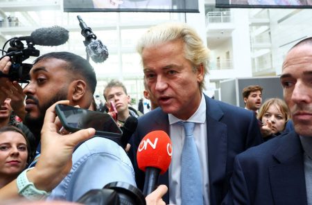 Ολλανδία: Ανατροπή καταγράφουν τα πρώτα exit poll – Δεύτερος ο Βίλντερς