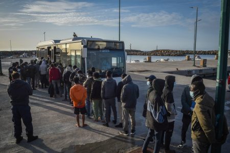 Μεταναστευτικό – Κρήτη: «Πέντε άτομα φροντίζουμε έως 1.200 μετανάστες»