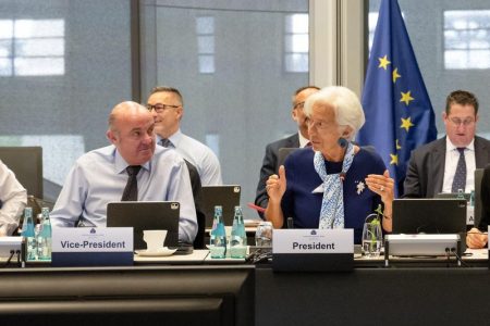 ΕΚΤ: Αμετάβλητα στο 2% τα επιτόκια για 3η συνεδρίαση