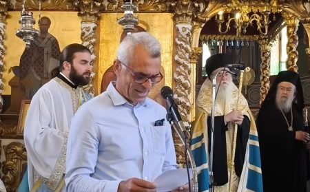 Με τα πουκάμισα έξω έρχεσαι στην εκκλησία να βγάλεις λόγο;