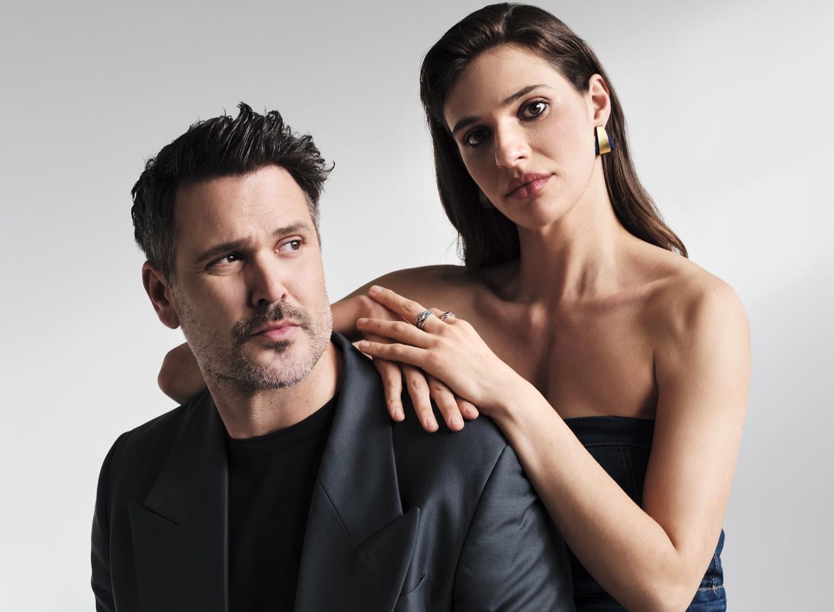 Το HOTΕΛ ΕΛVIRA σε νέα ώρα: Κάθε Πέμπτη και Παρασκευή στις 21:00