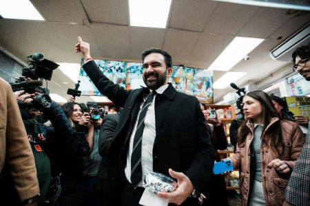 Νέα Υόρκη: Θρίαμβο Μαμντάνι προβλέπουν οι τελευταίες δημοσκοπήσεις