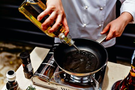 Συνελήφθη γνωστός τηλεοπτικός σεφ για χρέη χιλιάδων ευρώ προς το Δημόσιο