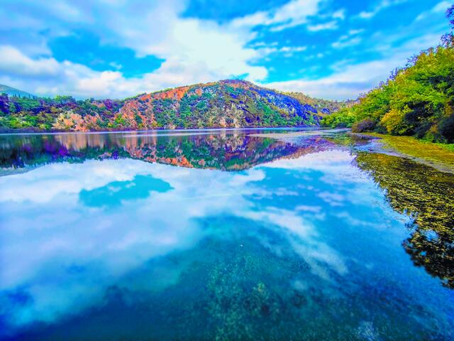 Τα ράσα δεν κάνουν τον παπά