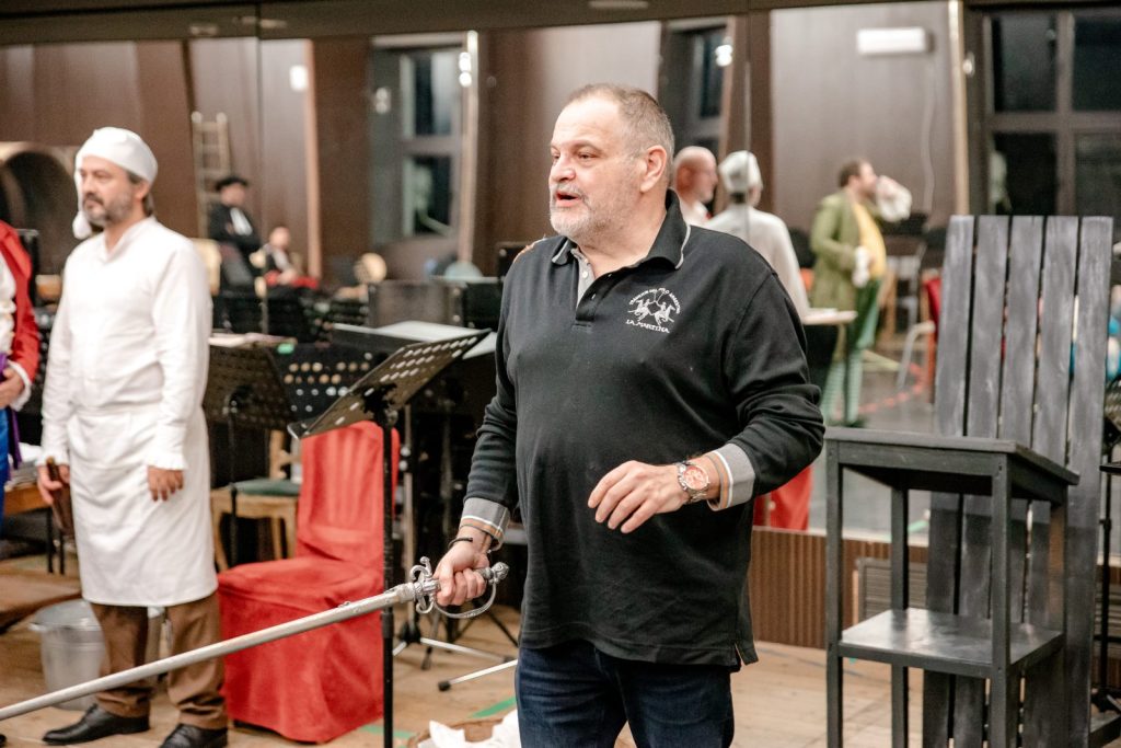 Ρουμανία καλεί Ελλάδα με μεσάζοντα έναν «Κουρέα»