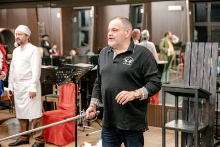 Ρουμανία καλεί Ελλάδα με μεσάζοντα έναν «Κουρέα»