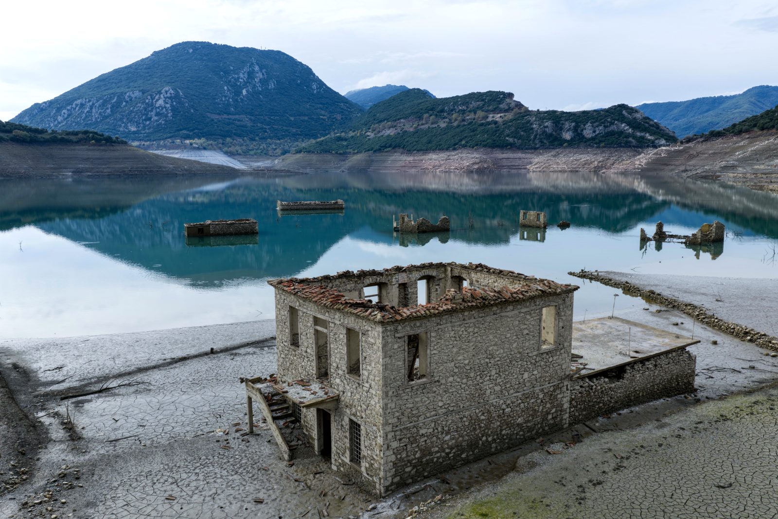 Λειψυδρία: Το μαρτύριο της σταγόνας
