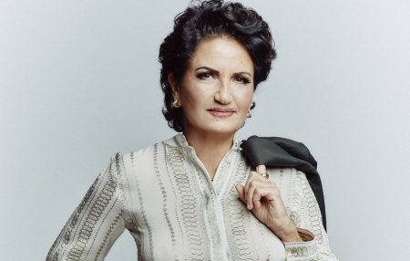 Αλκηστις Πρωτοψάλτη: «Αληθινός πλούτος δεν είναι να προσθέτεις, αλλά να μάθεις να αφαιρείς»