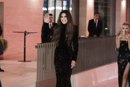 Κίμπερλι Γκιλφόιλ: Η πρώτη εμφάνισή της στην Αθήνα – Παραθέτει δεξίωση για τους πεζοναύτες