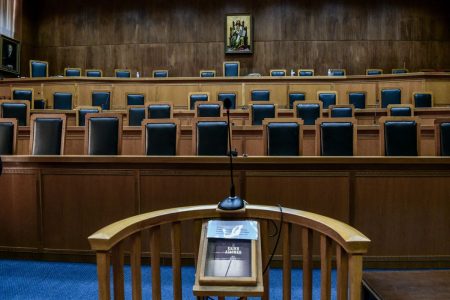 Η κυβέρνηση «απολογείται» για Δικαιοσύνη και θεσμούς