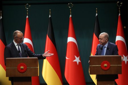 Ασκήσεις ισορροπίας Μερτς – Ερντογάν, εξοπλισμοί και Realpolitik