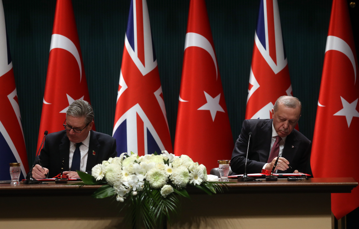 Το ρίσκο του Στάρμερ, το deal με τον Ερντογάν και ο γρίφος της σταθερότητας