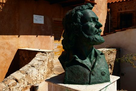 «Αυτά τα δέντρα δε βολεύονται με λιγότερο ουρανό»