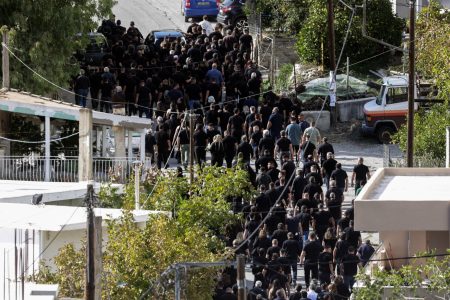 Κηδεία στα Βορίζια: Το σπαρακτικό «Φανούρη μου» της χήρας – Η μαύρη πομπή