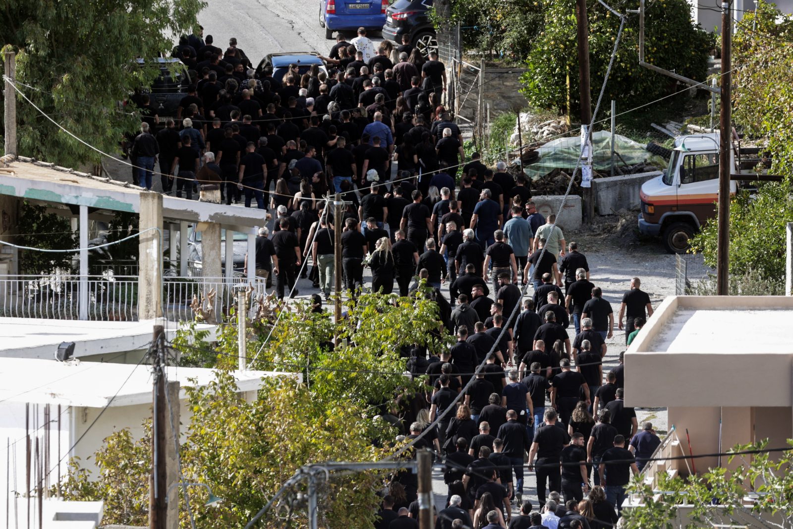 Κηδεία στα Βορίζια: Το σπαρακτικό «Φανούρη μου» της χήρας – Η μαύρη πομπή