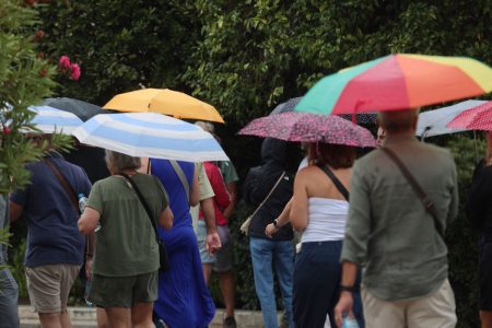 Καιρός: Έκτακτο δελτίο επιδείνωσης με βροχές και καταιγίδες – Πότε θα βρέξει στην Αττική