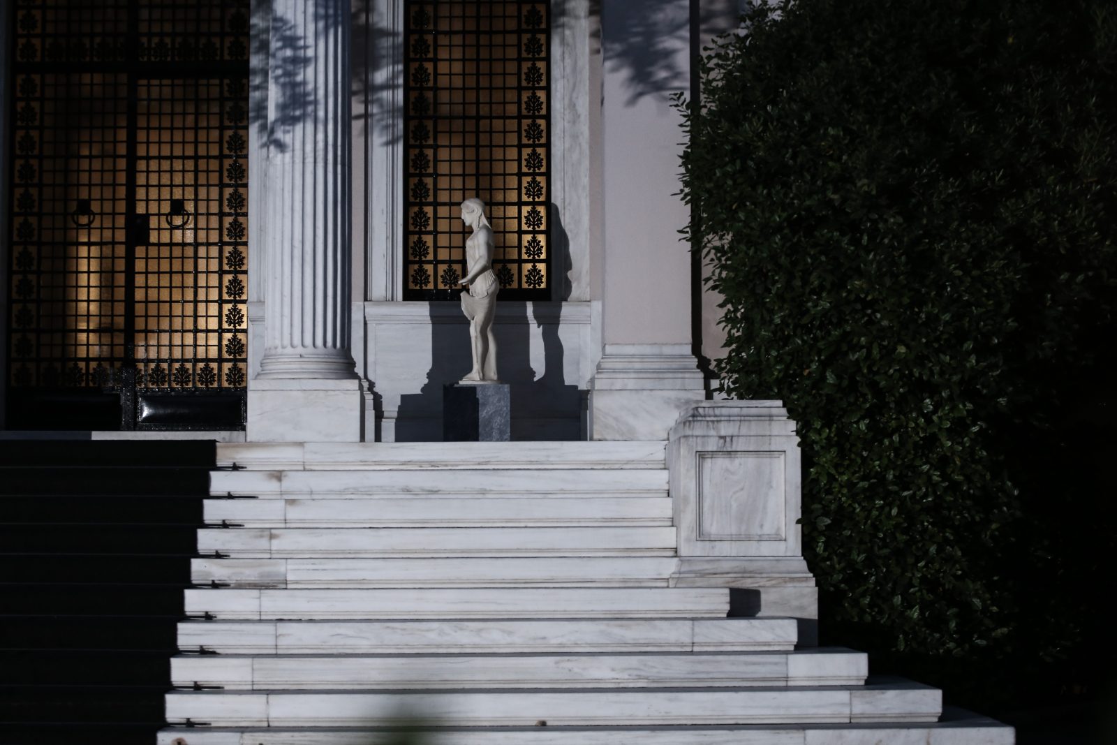 Νοέμβριος δοκιμασιών για το Μαξίμου: Τα νέα μέτωπα ΕΛΤΑ και ΟΠΕΚΕΠΕ, ενώ τα παλιά παραμένουν ανοιχτά