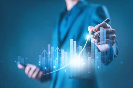 Ποιοι κλάδοι πρωταγωνιστούν στην κερδοφορία των εισηγμένων το 2025