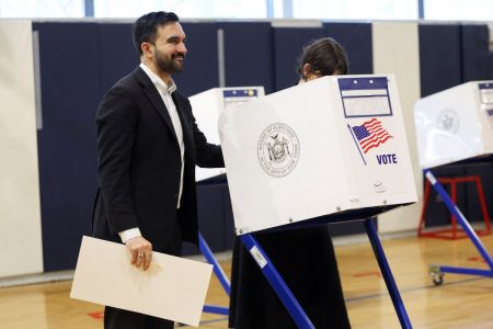 ΗΠΑ: Ρεκόρ συμμετοχής στη Νέα Υόρκη – Εκλογές δείκτης για Δημοκρατικούς και Τραμπ