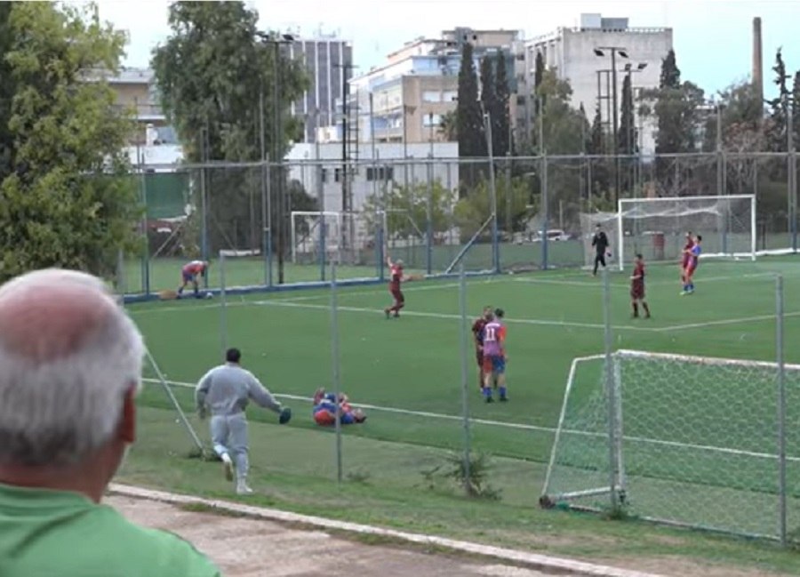 Αγριο ξύλο σε αγώνα της Β’ ΕΠΣΑ: Ποδοσφαιριστής κλώτσησε και γρονθοκόπησε αντίπαλους παίχτες