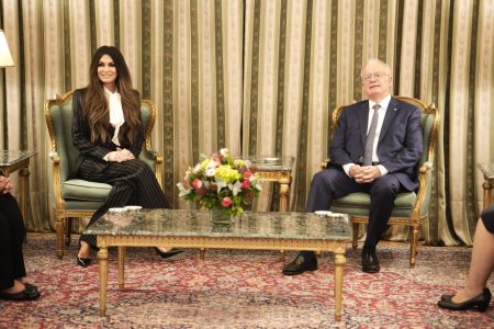 Πάει στο Μαξίμου η Γκίλφοϊλ – «Οι ΗΠΑ έχουν αντιληφθεί τη μεγάλη γεωστρατηγική σημασία της Ελλάδας», είπε στον Τασούλα