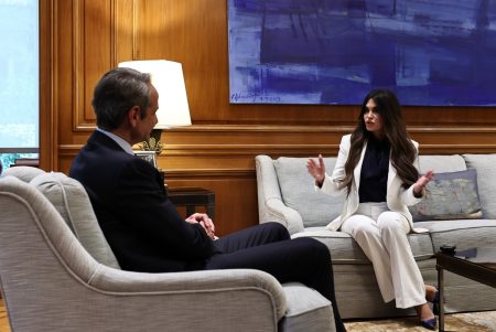 Στο Μαξίμου η Κίμπερλι Γκίλφοϊλ – «Στρατηγική η σχέση με την Ελλάδα»